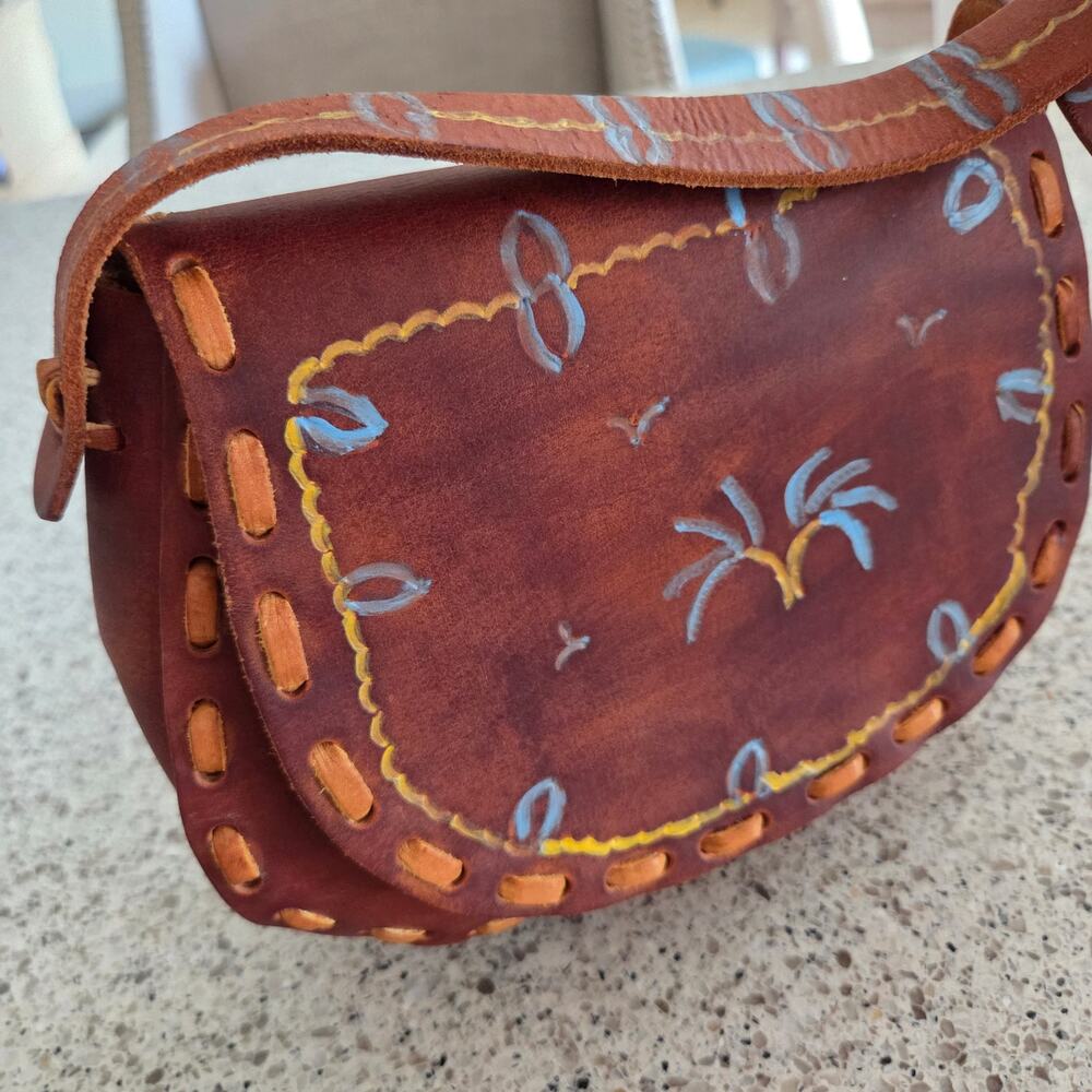 VTG 70s Hand Tooled Painted 100% Leather Saddle Bag Shoulder Purse Boho Hippie - Picture 11 of 14
